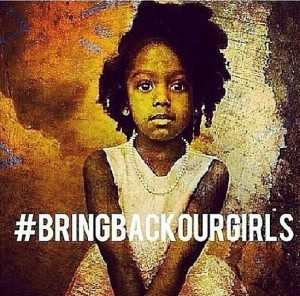 Imagen de una de las niñas raptadas con el hashtag 